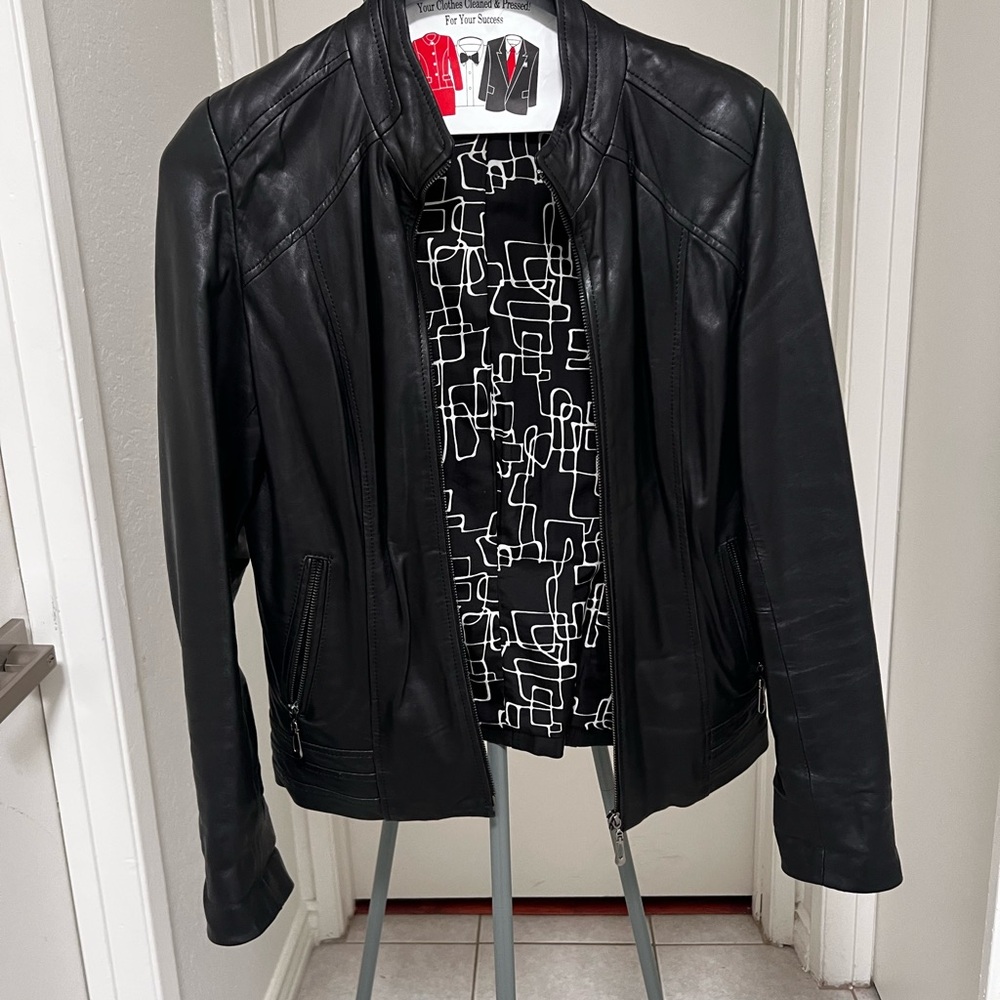 Women's Black 100% Leather Jacket - Picture 2 of 4
